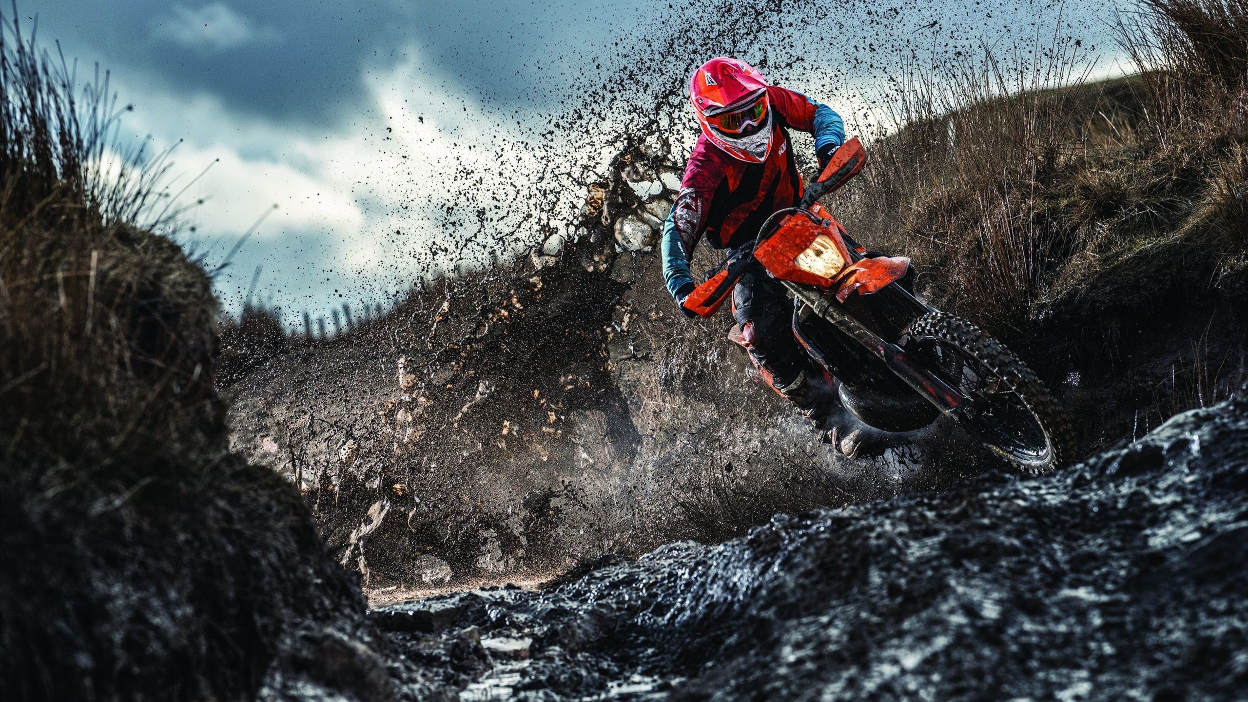 曼市黄昏，当红色闪电撕裂蓝色天幕，本泽马的利刃刺穿最后的神话