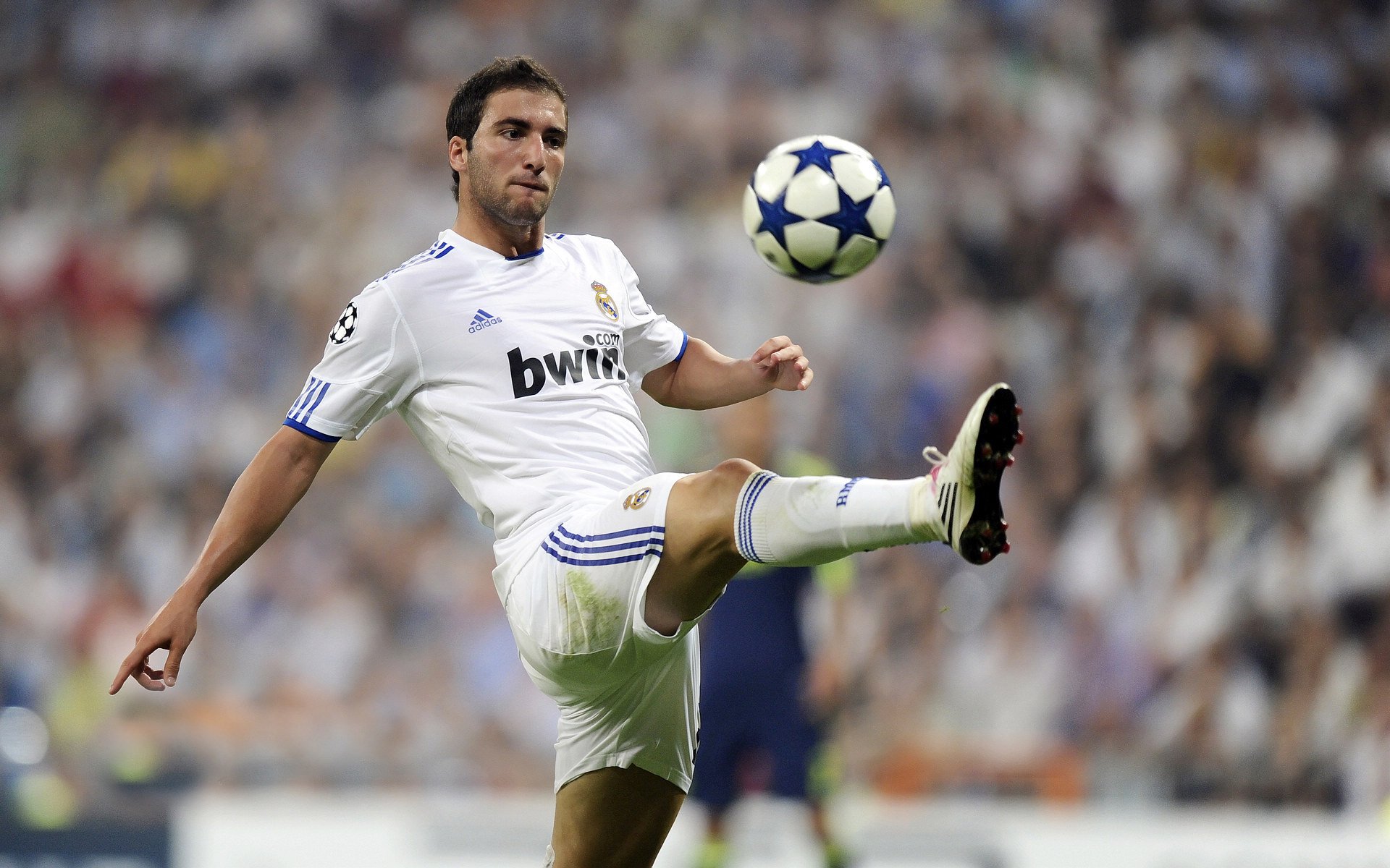 赛道上的新秩序，皮亚斯特里统治全场，梅赛德斯险胜法拉利