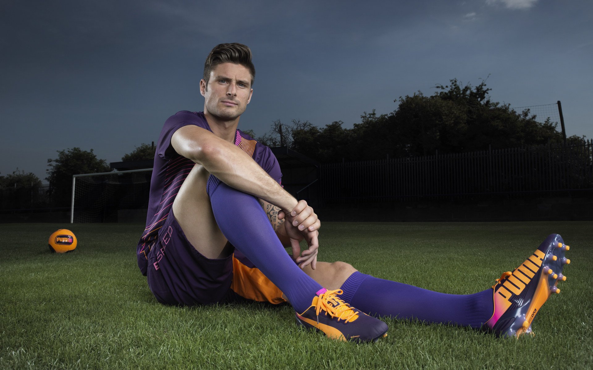 红色战马前的蓝色闪电，当哈斯拖拉机碾过法拉利神话