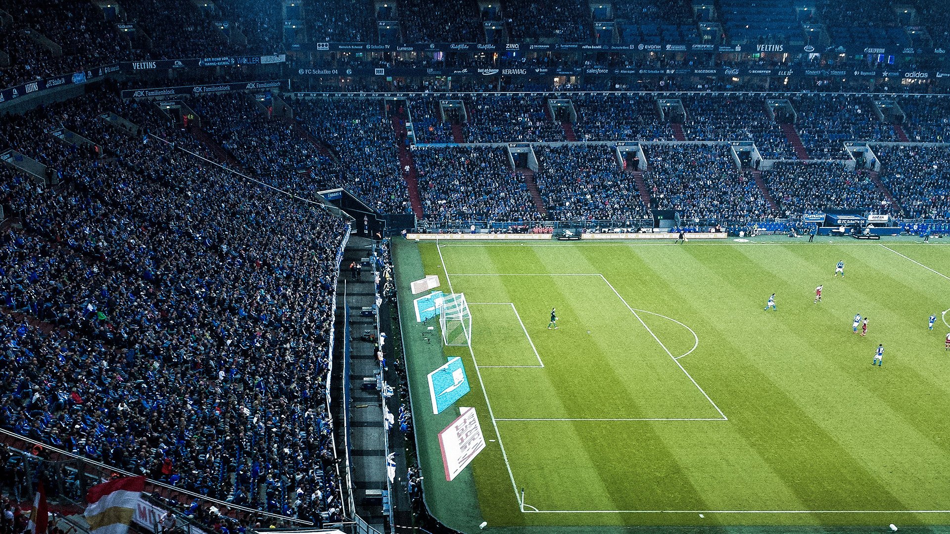 红色传奇陨落之夜，佩雷兹的火焰与梅赛德斯的银色闪电，如何撕裂法拉利的冠军梦